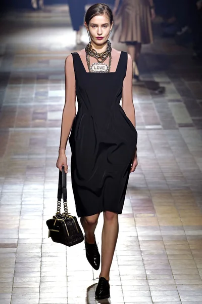 Look 18